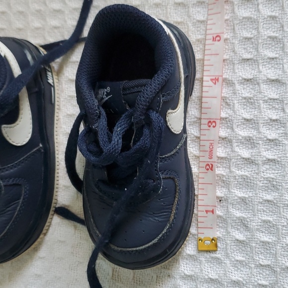 Toddler Nike sneakers size 5C - Picture 8 of 8